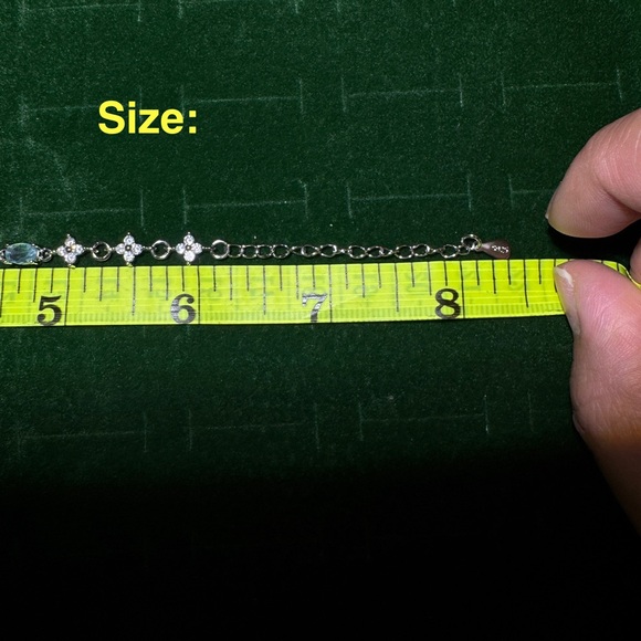 Elegant Silver and Blue Gemstone Bracelet - Picture 4 of 6